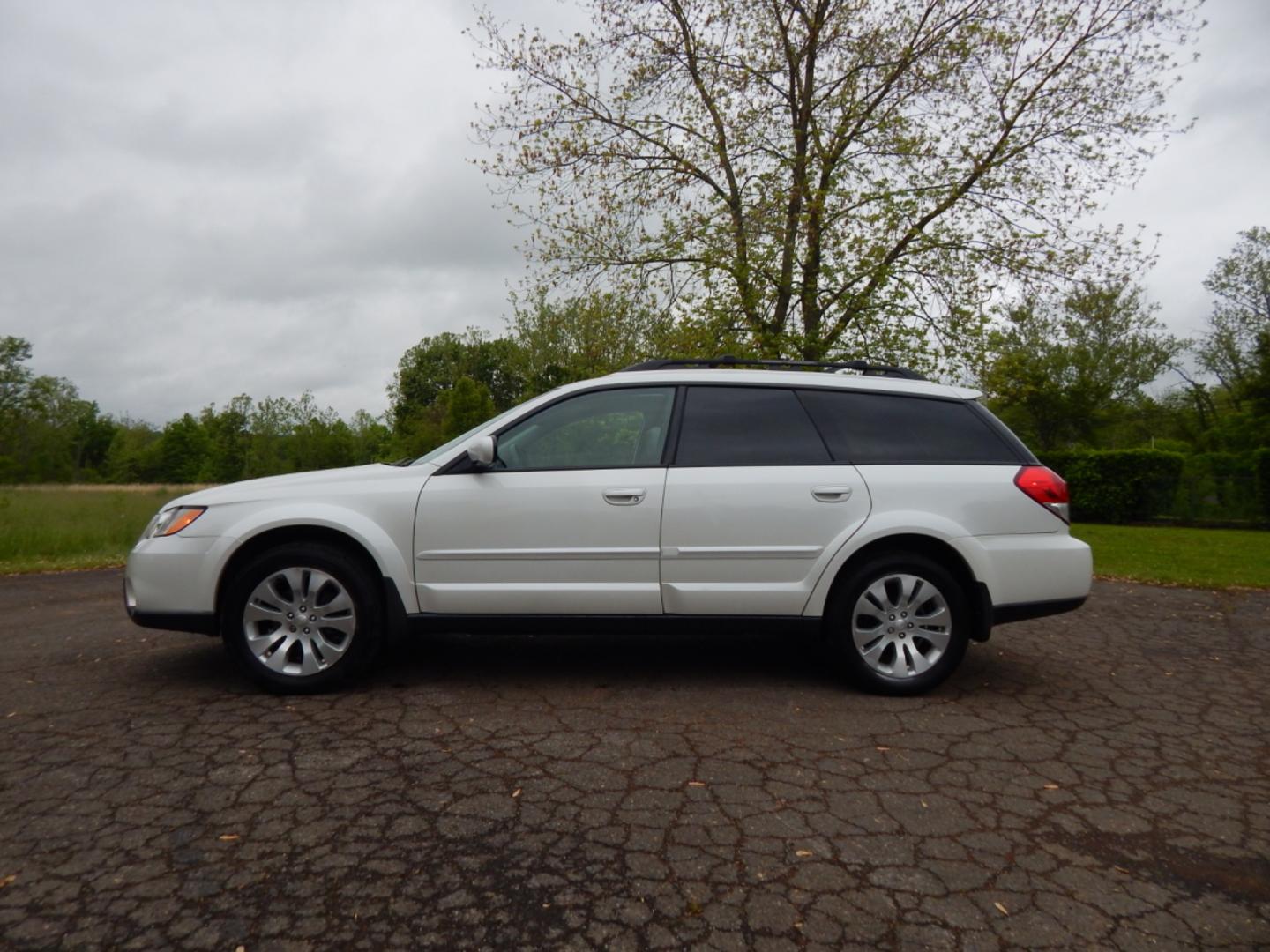 2009 White /Beige leather Subaru Outback 2.5i Limited (4S4BP66C897) with an 2.5L H4 SOHC 16V engine, 4-Speed Automatic Overdrive transmission, located at 6528 Lower York Road, New Hope, PA, 18938, (215) 862-9555, 40.358707, -74.977882 - Here we have a beautiful, ONE OWNER, Subaru Outback Limited with a 2.5L 4 cylinder engine putting power to all four wheels via an automatic transmission. Options include: beige leather, wood trim, heated front seats, power front seats, AM/FM/CD/AUX radio, sunroof, dual climate controls, power window - Photo#1